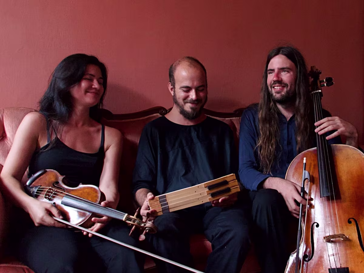 Nocturnalia (from L to R): Mojca Jerman (baroque violin), Alex Mastichiadis (early keyboard instruments), Pablo Tejedor-Gutiérrez (baroque cello and viola da gamba) Nocturnalia (from L to R): Mojca Jerman (baroque violin), Alex Mastichiadis (early keyboard instruments), Pablo Tejedor-Gutiérrez (baroque cello and viola da gamba)