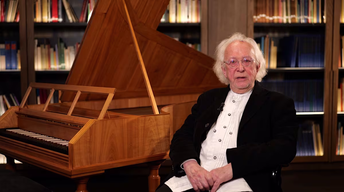frans de ruiter sits in front of a fortepiano