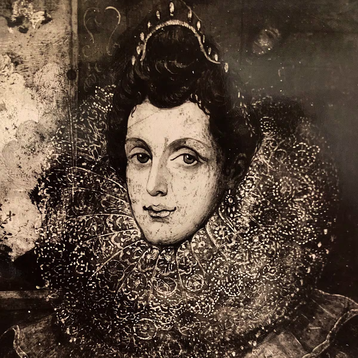 Tarquinia Molza (1542–1617) was a singer and poet and member of the 'Concerto delle donne', working in the Ferrarese Court during the 1580s. Tarquinia Molza (1542–1617) was a singer and poet and member of the 'Concerto delle donne', working in the Ferrarese Court during the 1580s.