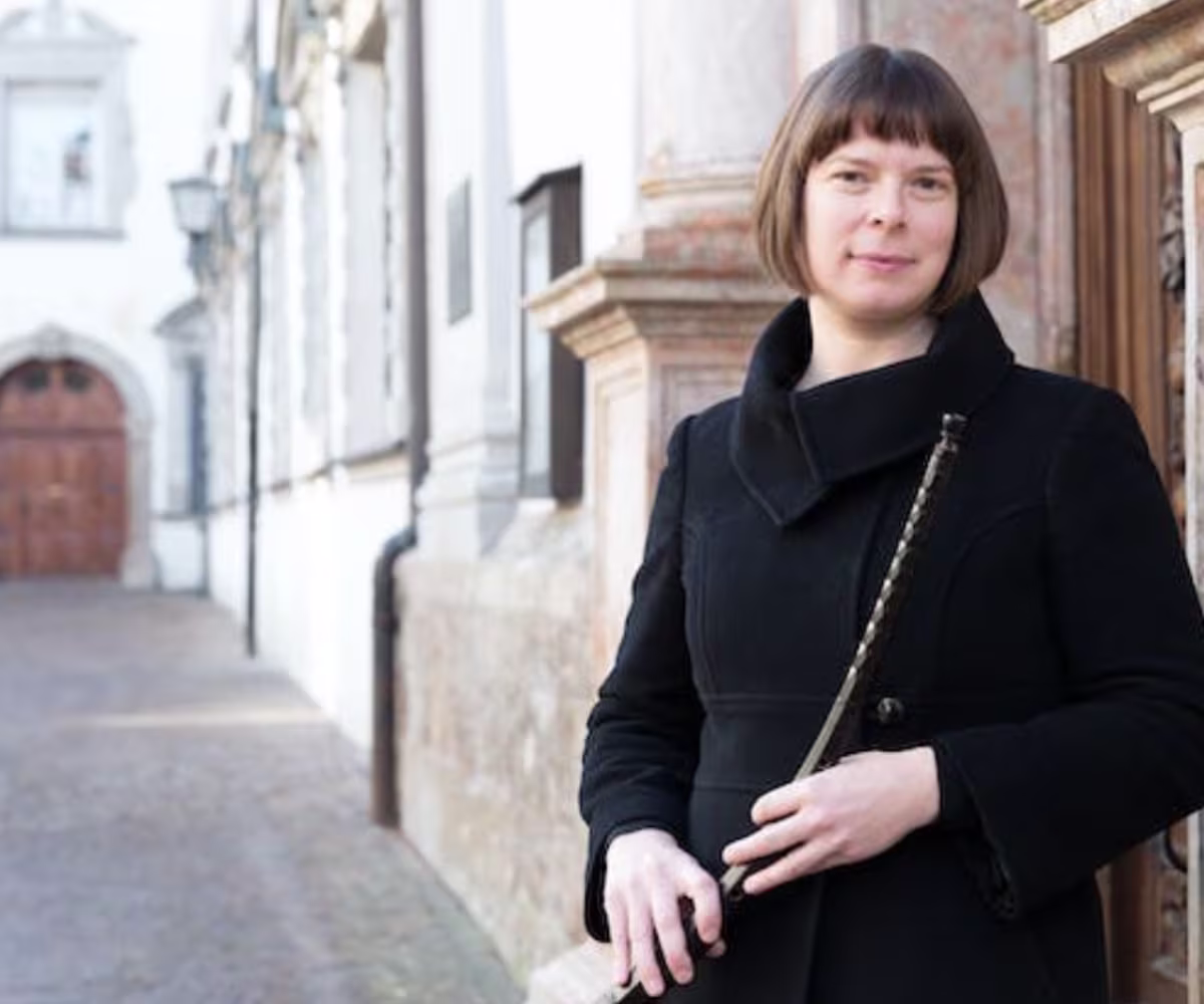 Helen Roberts Helen Roberts