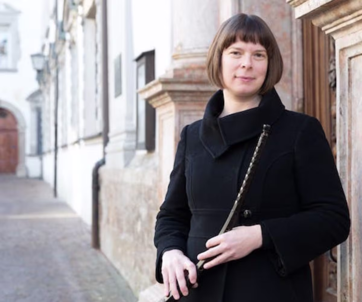 Helen Roberts Helen Roberts