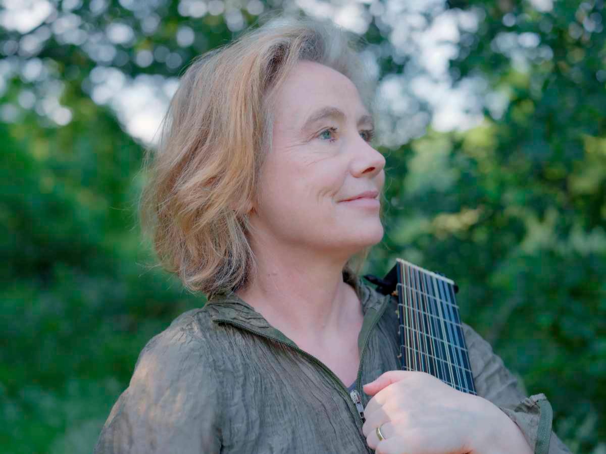 From Dowland to the Blues: Tuning time with Elizabeth Kenny