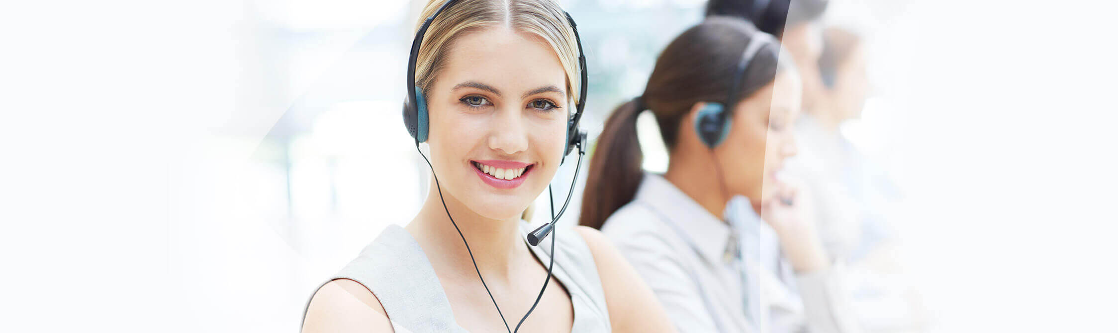 Frau in Beratung am Telefon