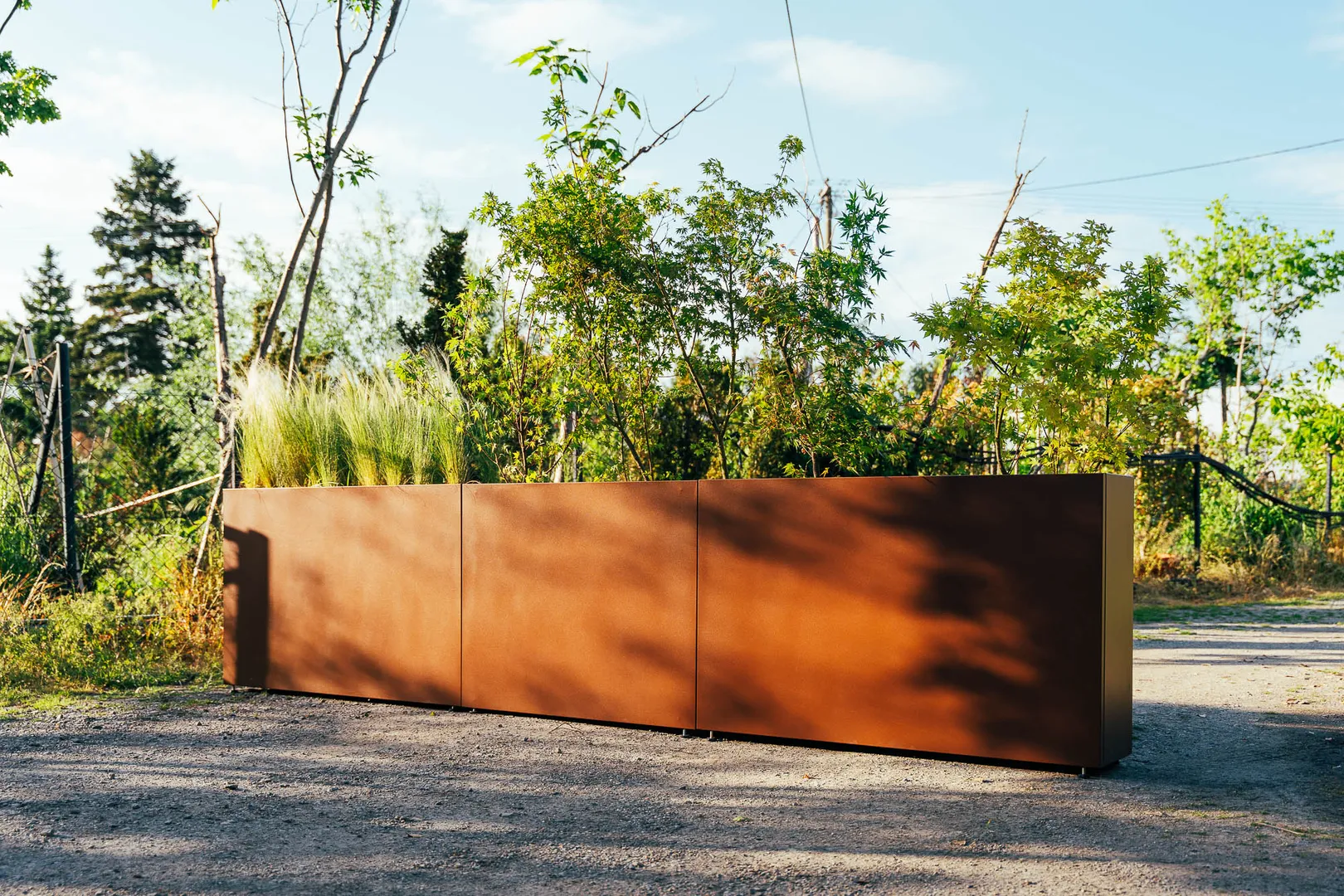 10. Velike zardinjere u basti jpg-desktop