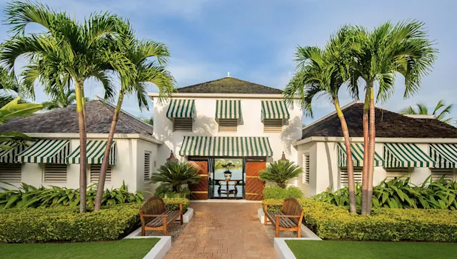 RoundHillHotel_Exterior_23.jpg