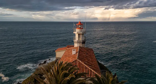 FaroDeCudillero_exterior_view_31.jpg