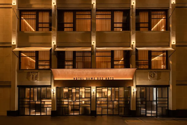 DamesDesArts_Front_Hotel.jpg