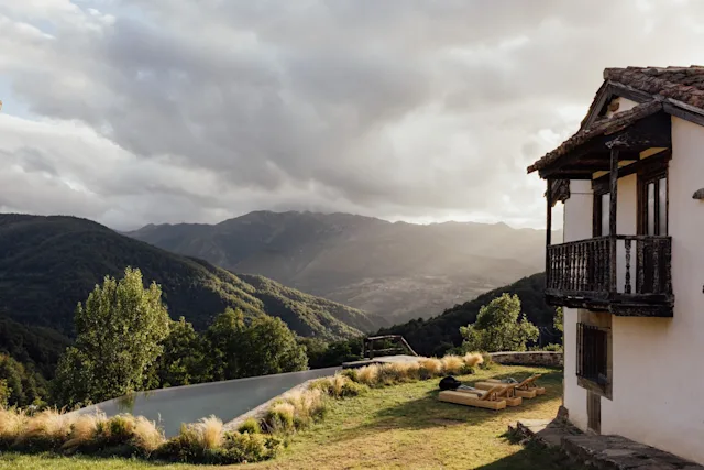 SoloPalacio_Exteriors_18.jpg