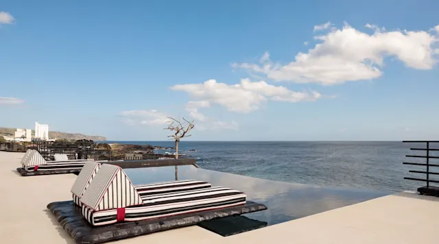WhiteExclusiveSuitesAndVillas_Outdoor_2.jpg