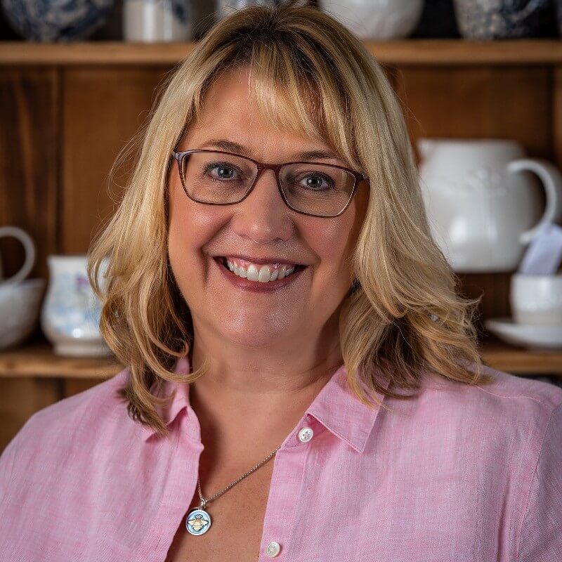 Lucinda Sears headshot
