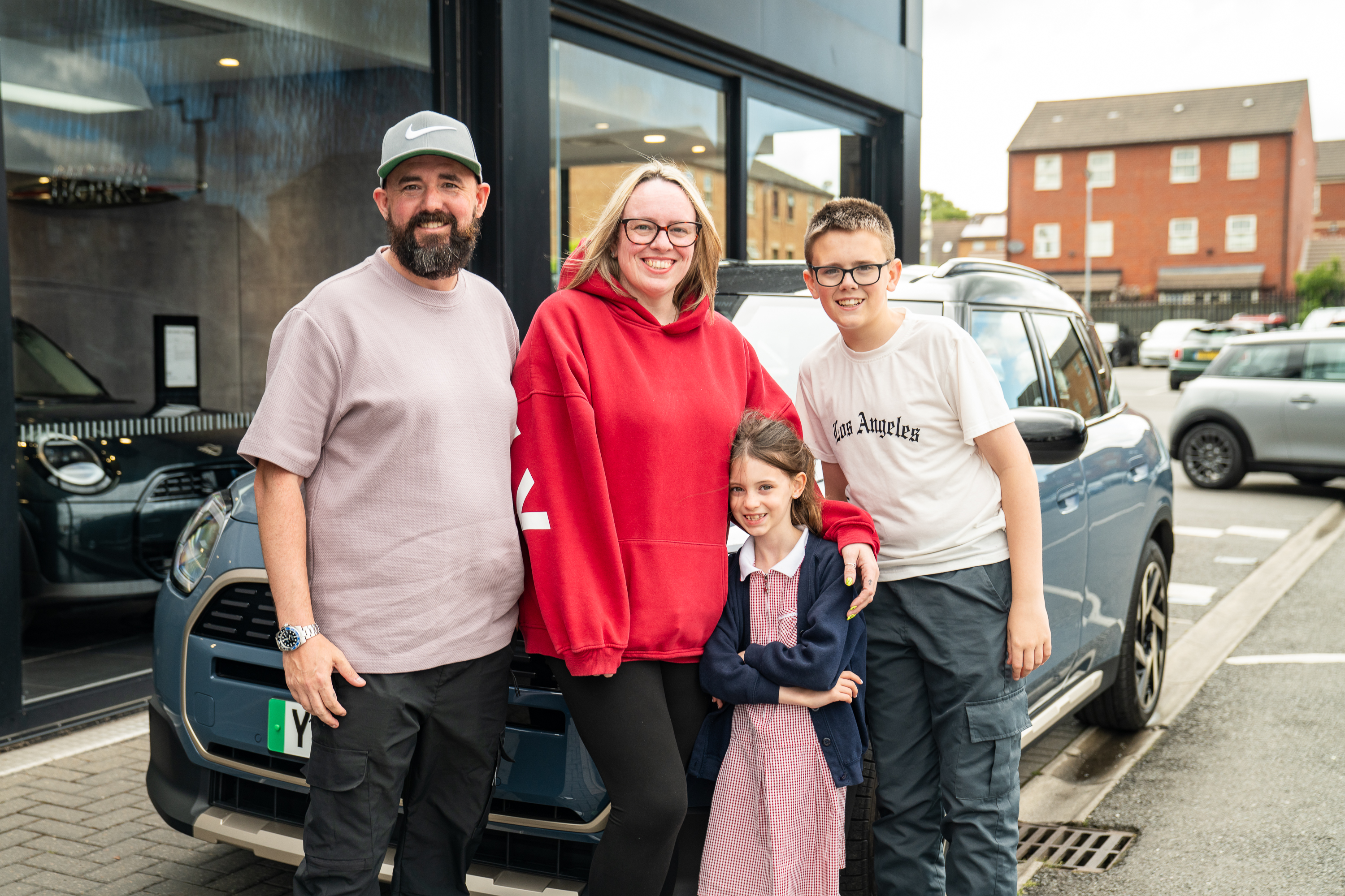 SANDAL MINI x THE JONES FAMILY. BUILT FOR FAMILY ADVENTURE.