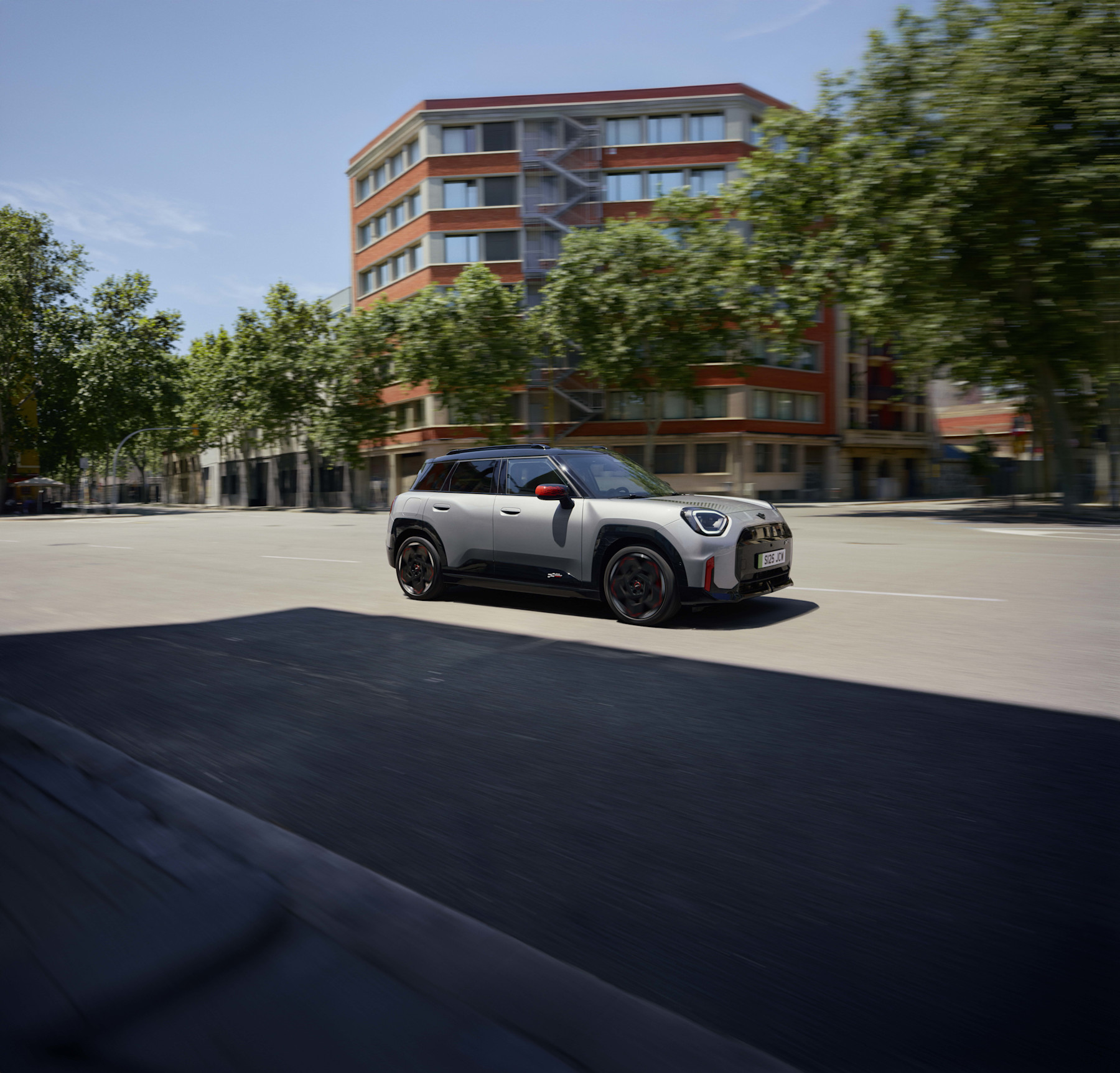 MINI 5 years free service inclusive* THE SMART WAY TO GO ELECTRIC.