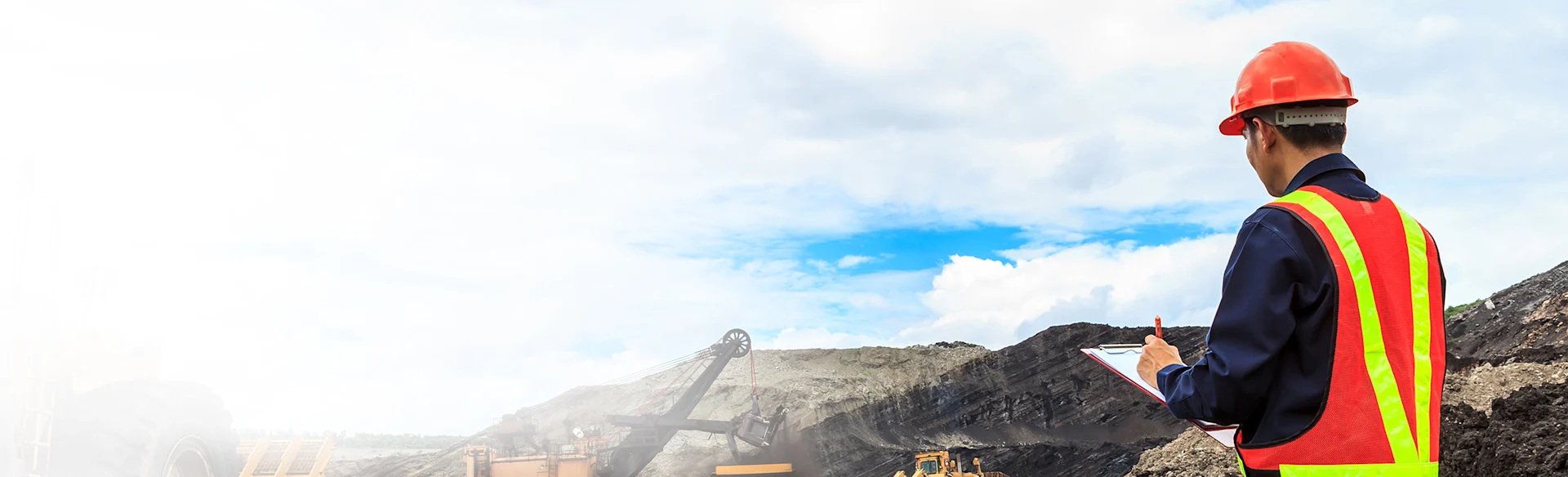 construction-worker-orange-hard-hat-Mining HEROImage