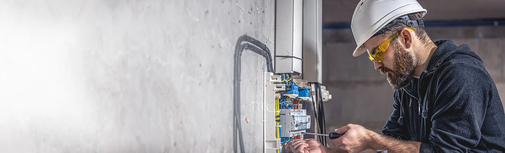 Man-Electrician-FacingCircuit HEROImage