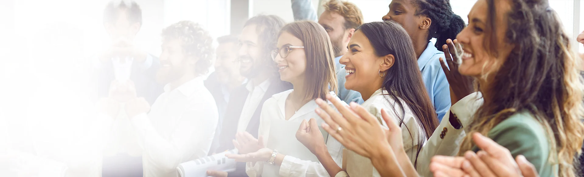applauding-people-happy-audience HEROImage