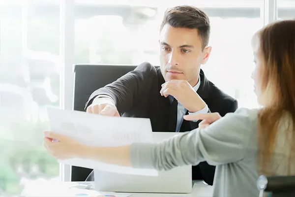 Man-Woman-DeskTop-Pointing THUMBImage