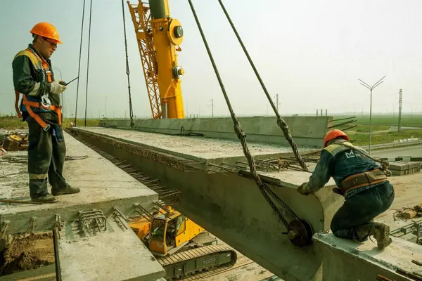 A heavy highway under construction THUMBNAIL