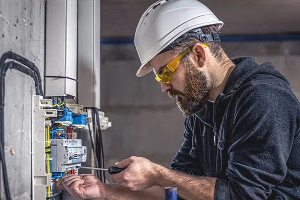 Man-Electrician-FacingCircuit THUMBImage
