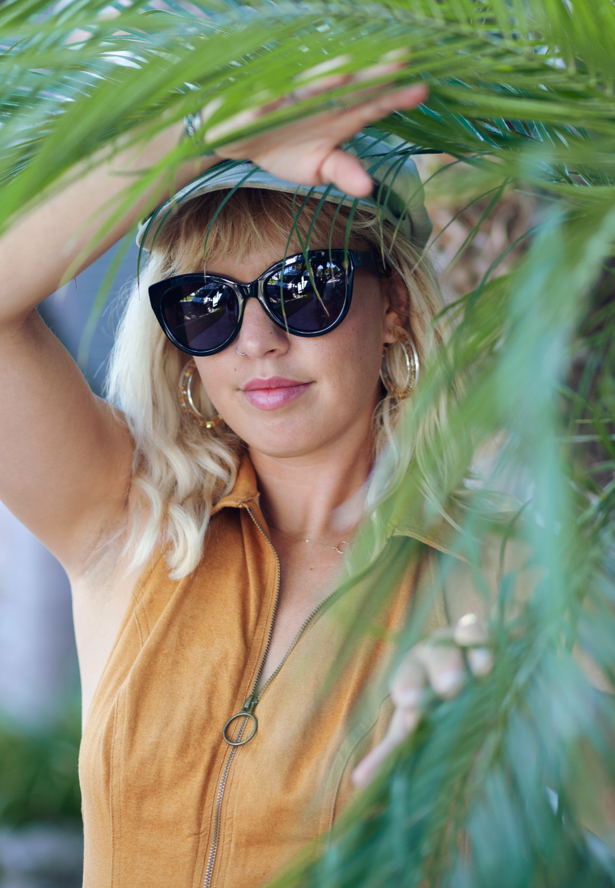 woman wearing black Harlow sunglasses