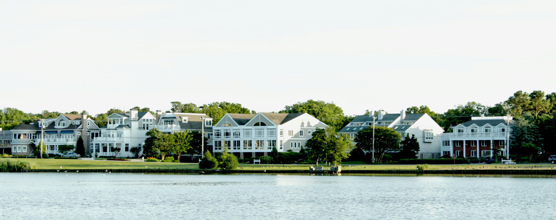 Delaware country houses by a riverbank