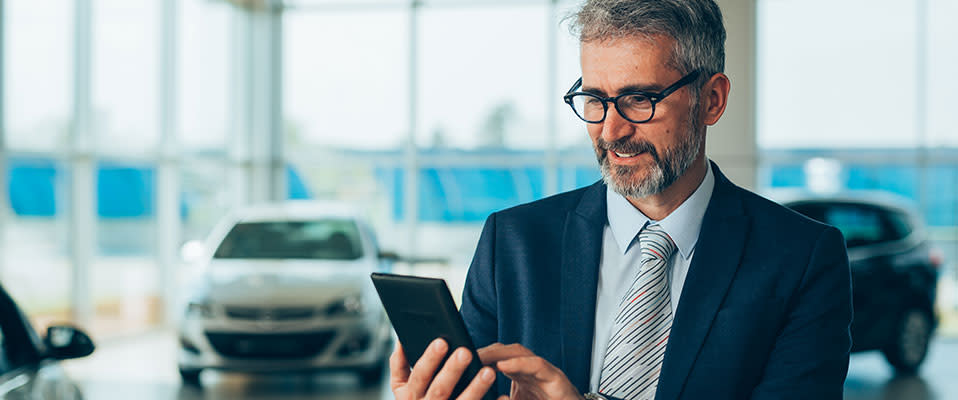 A senior car salesman using Covideo to send personalized videos to potential customers