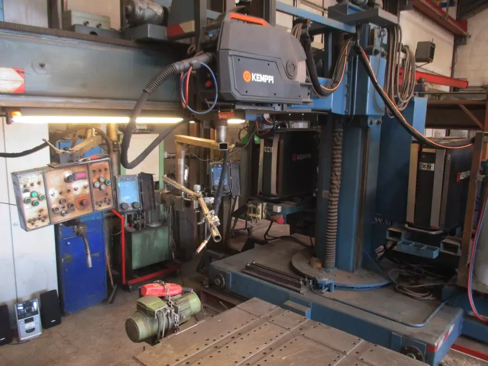 Metallbau Bruns utilise des soudeuses MIG X8 et WisePenetration+ pour produire des structures soudées pour la technologie d'accès en hauteur.