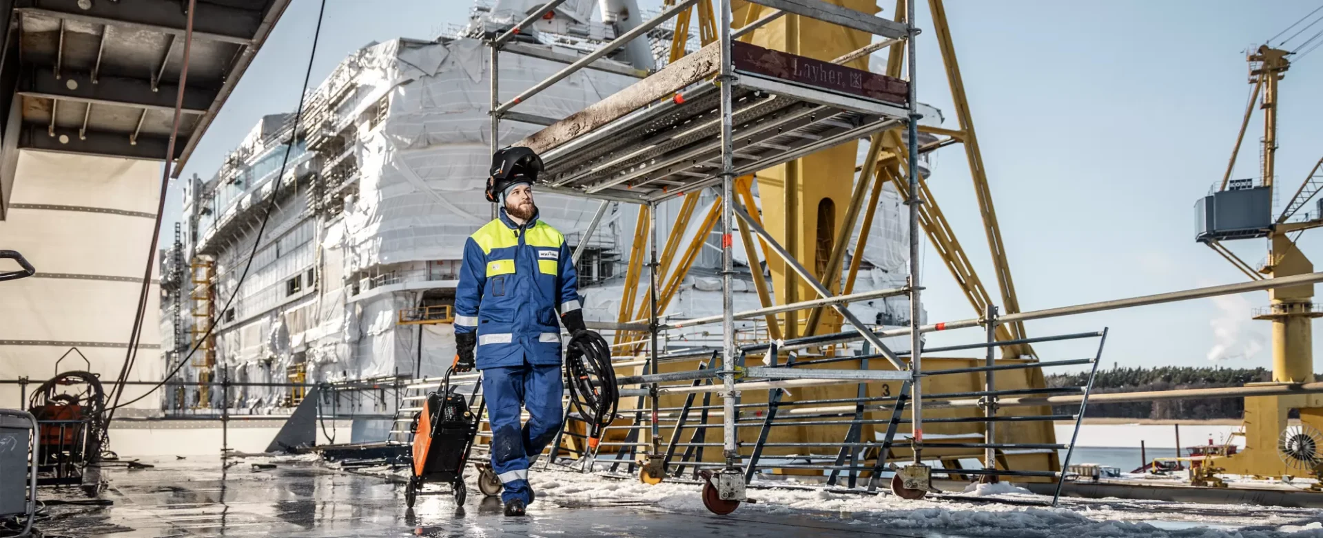 Op scheepswerven is het cruciaal dat de lasmachine wendbaar, mobiel en licht is.