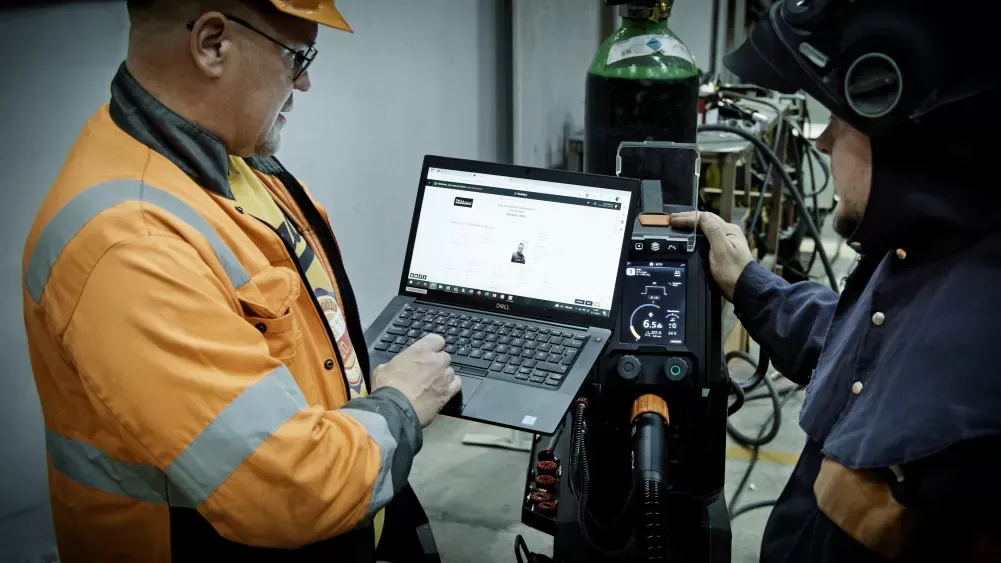 Turula utilise la solution WeldEye de Kemppi pour gérer la production de soudage depuis 2011. Le nouveau dévidoir X5 FastMig APC dispose d'une connectivité intégrée au logiciel WeldEye.