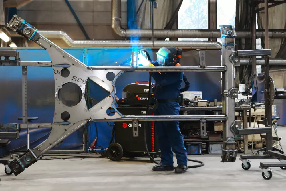 X8 MIG-lassers worden gebruikt voor het lassen van stalen onderdelen met hoge sterkte.