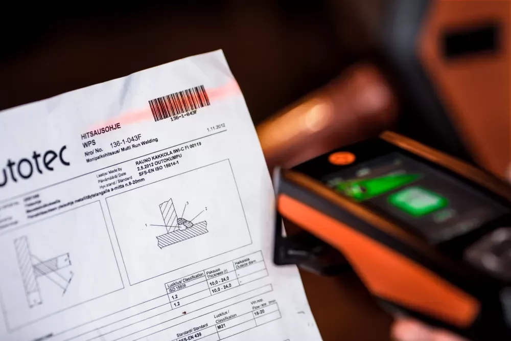 The Smart Reader scanning a welding procedure specification.