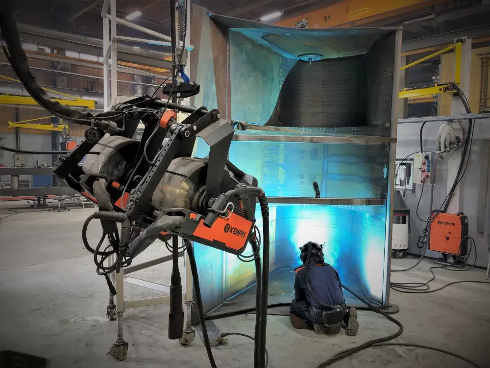 Il processo speciale WiseSteel per la saldatura dell'acciaio affronta le sfide dell'arco globulare e riduce al minimo gli spruzzi.