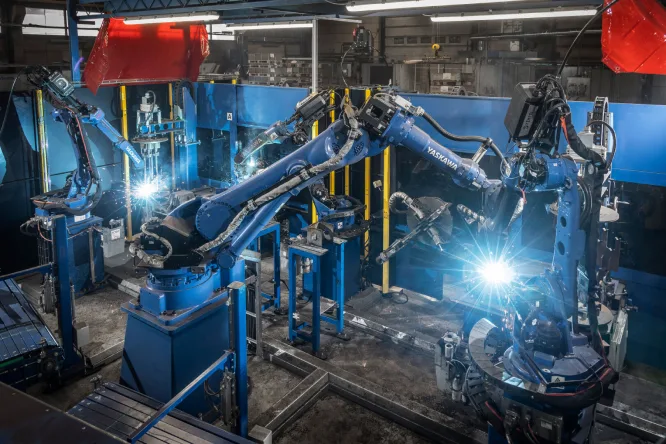 Die Integration des AX MIG Welder mit dem Roboter ist schnell und mühelos.