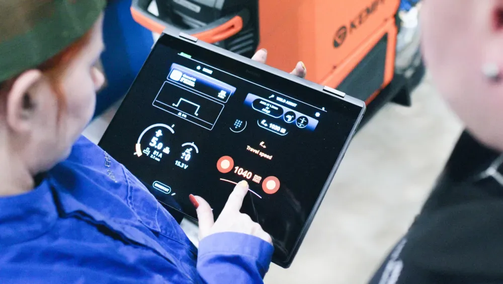 Setting welding parameters for the AX MIG Welder is easy with the AX Manager.