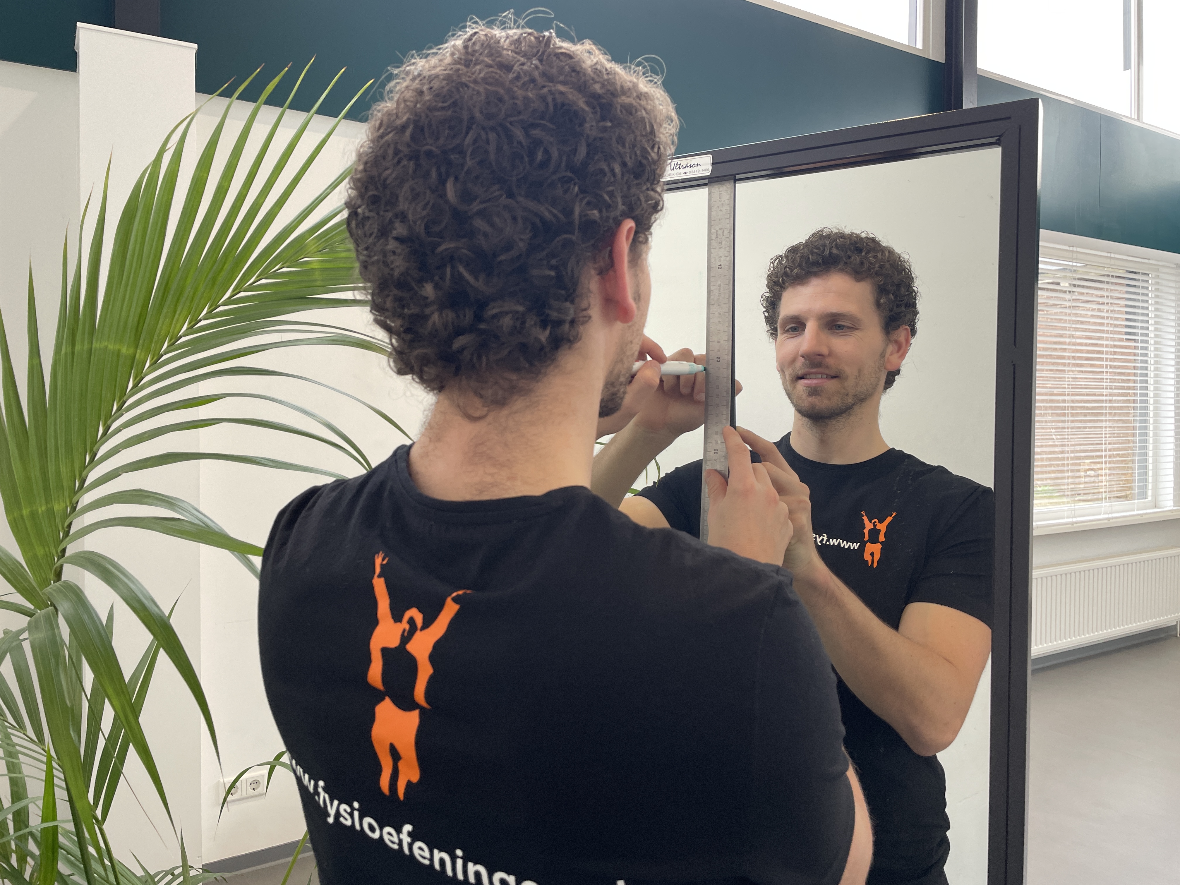 Kaak | Zittend | Gecontroleerde mondopening 1  | Fysioefeningen.nl