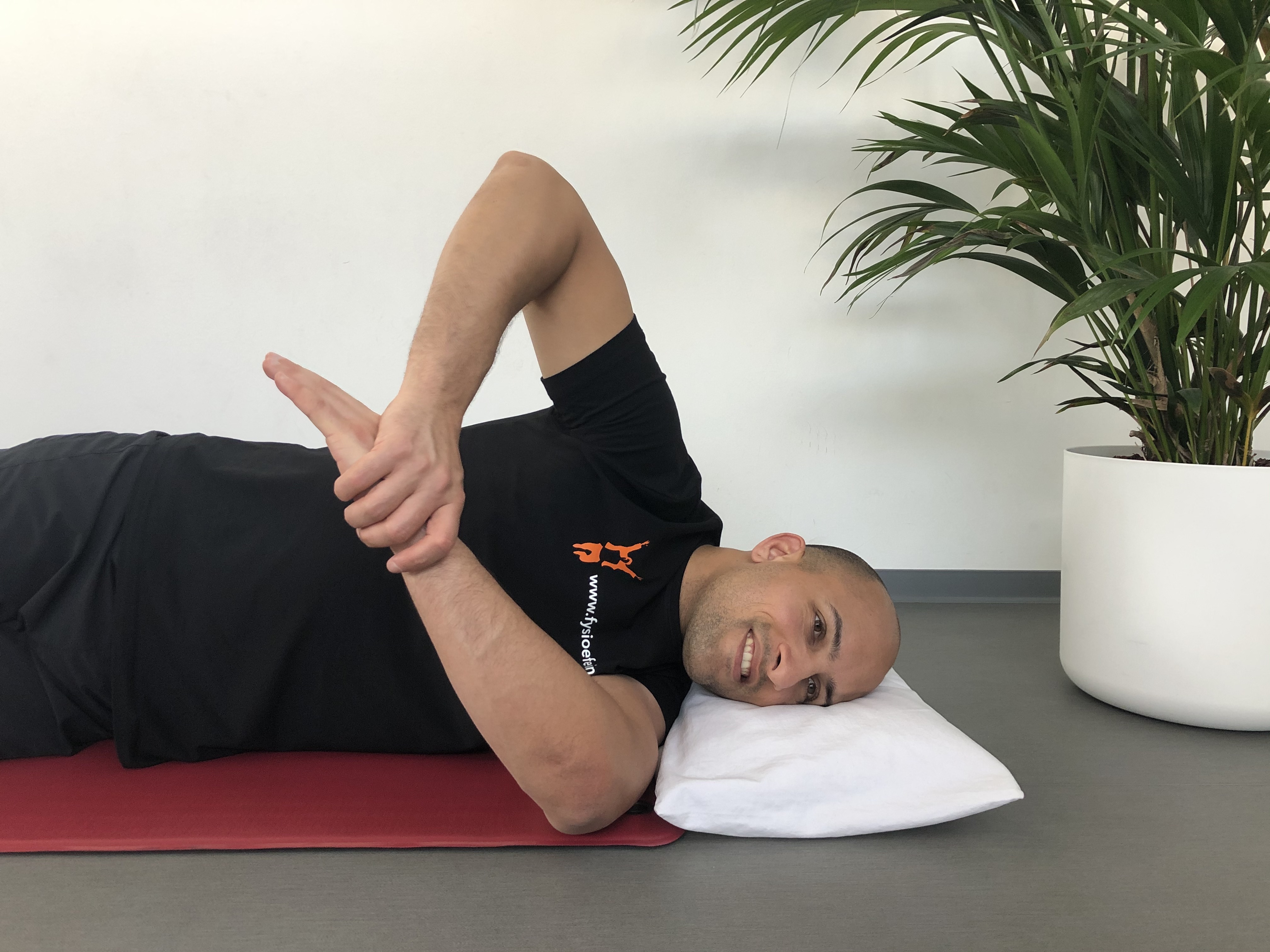 Schouder � Zijlig � Sleepers stretch deel 2 � Fysioefeningen.nl � Breda