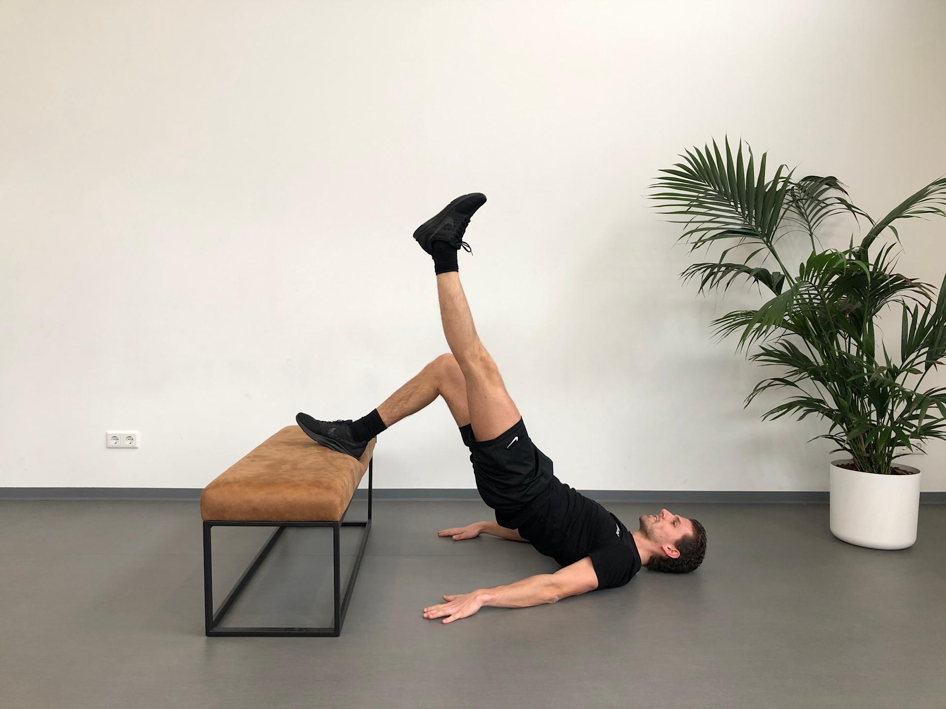 Gluteaal | Staand | One leg gluteus extensie | Fysioefeningen.nl | Breda Gluteaal | Staand | One leg gluteus extensie | Fysioefeningen.nl | Breda