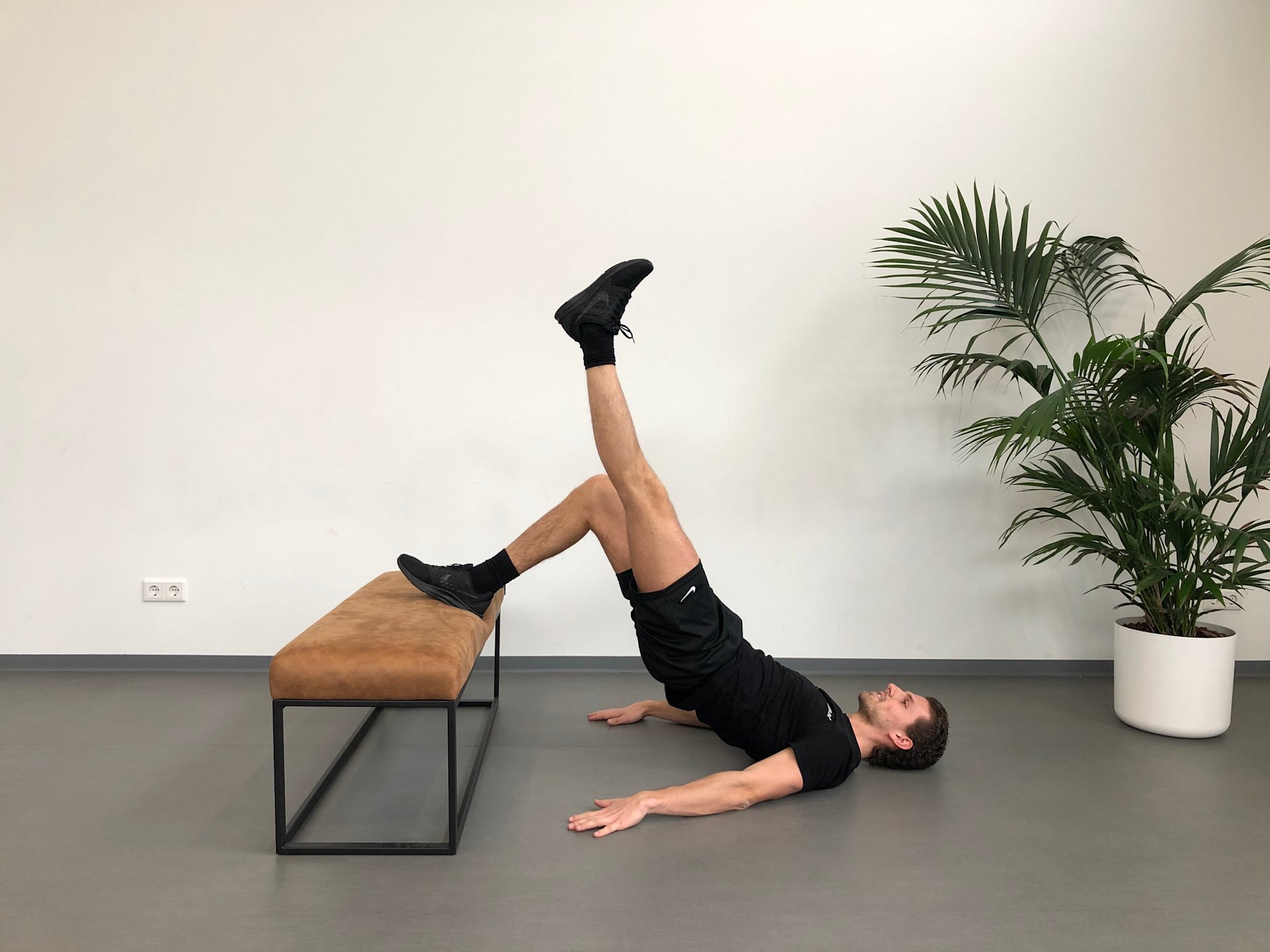 Gluteaal | Staand | One leg gluteus extensie | Fysioefeningen.nl | Breda Gluteaal | Staand | One leg gluteus extensie | Fysioefeningen.nl | Breda