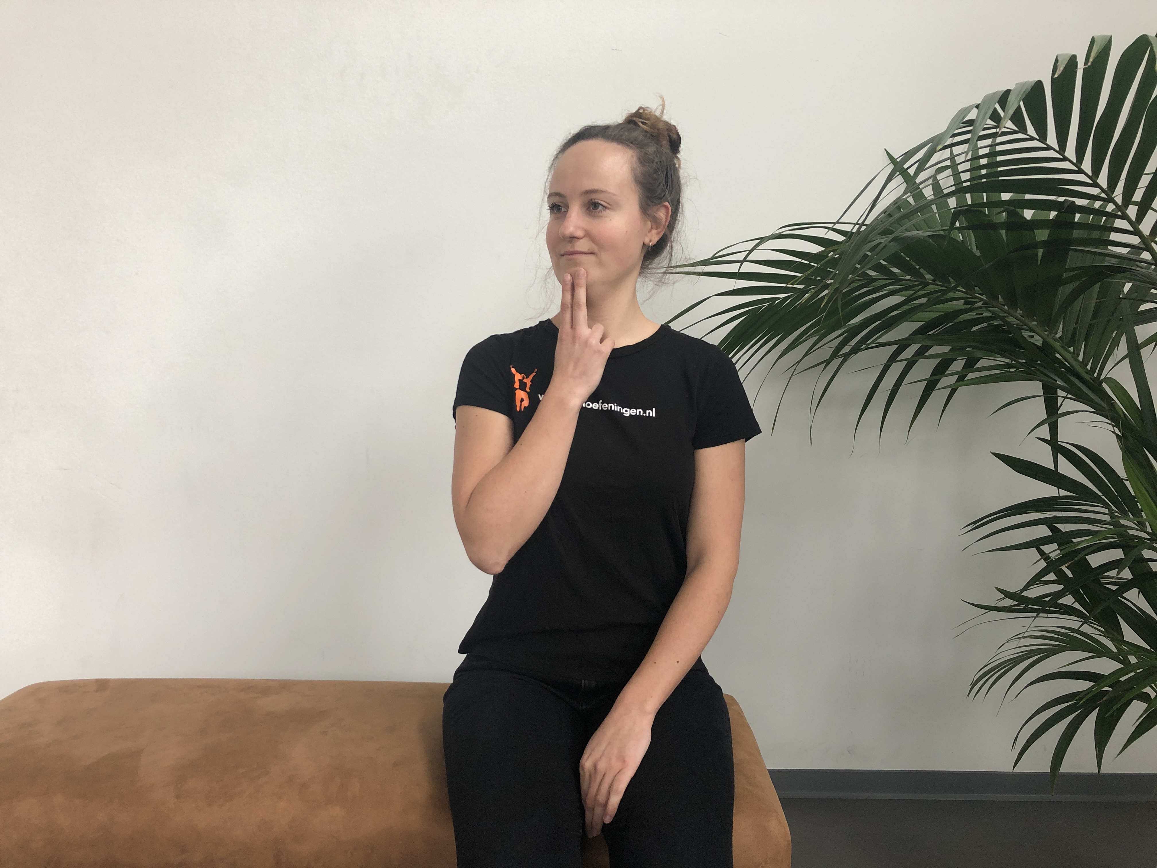 Nek | Stand | Chin in rotatie | Fysioefeningen.nl | Breda