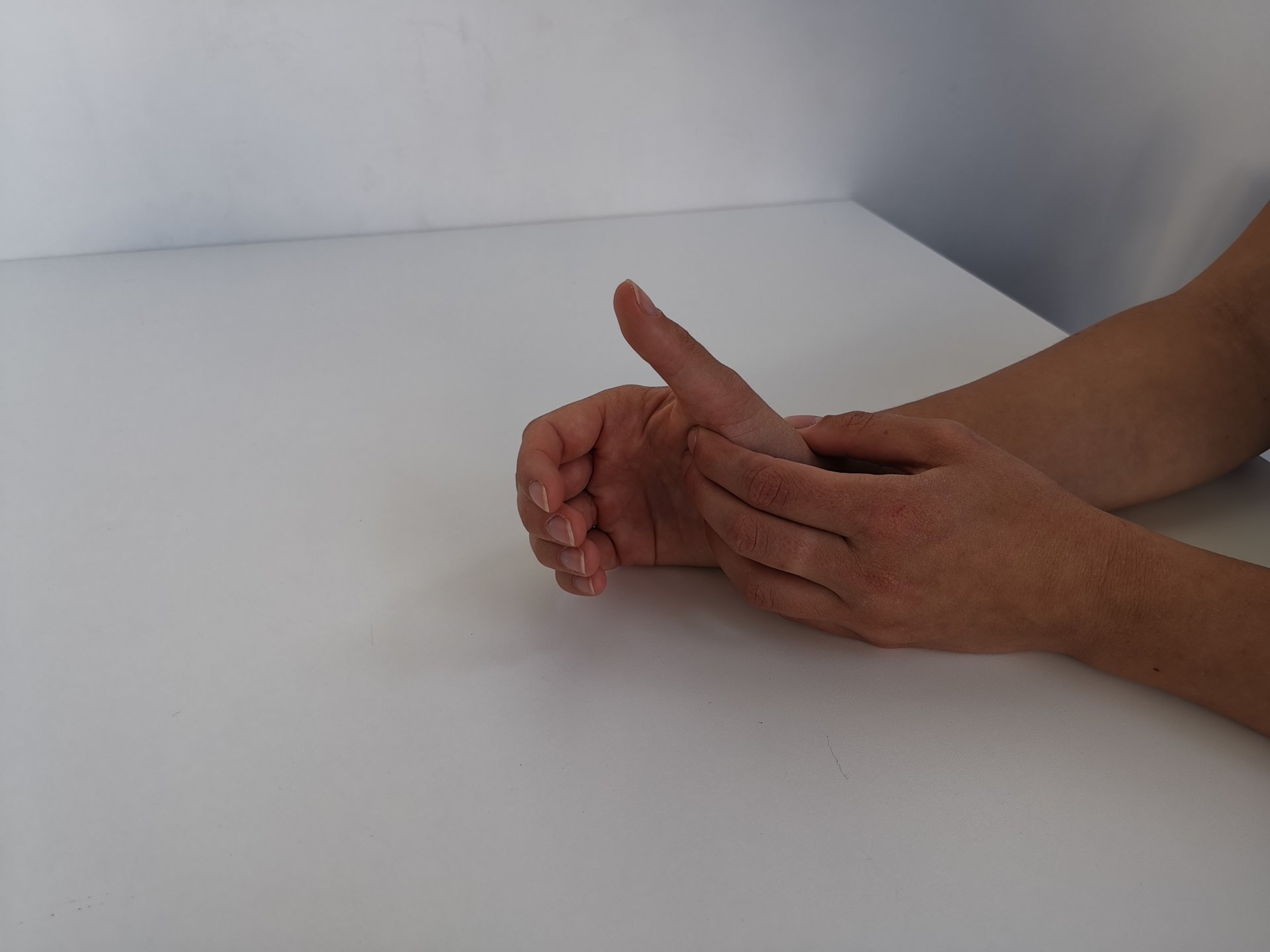 Duim | Zit | Duimprogramma oefening 2 | Fysioefeningen.nl | Breda Duim | Zit | Duimprogramma oefening 2 | Fysioefeningen.nl | Breda