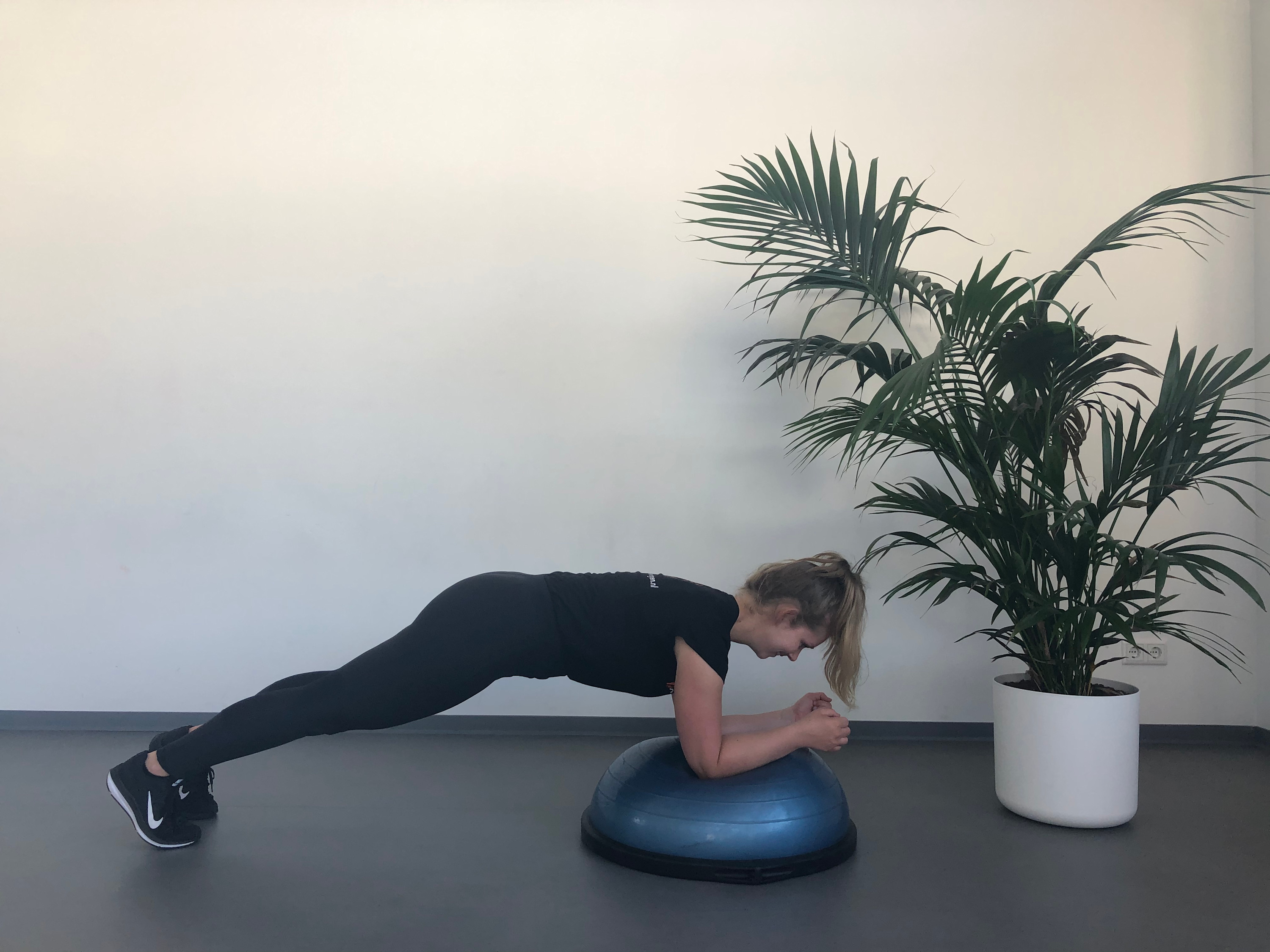 Schouder | Elleboog en voeten | Kuppens protocol | Low plank | Fysioefeningen.nl | Breda.m4v Schouder | Elleboog en voeten | Kuppens protocol | Low plank | Fysioefeningen.nl | Breda.m4v