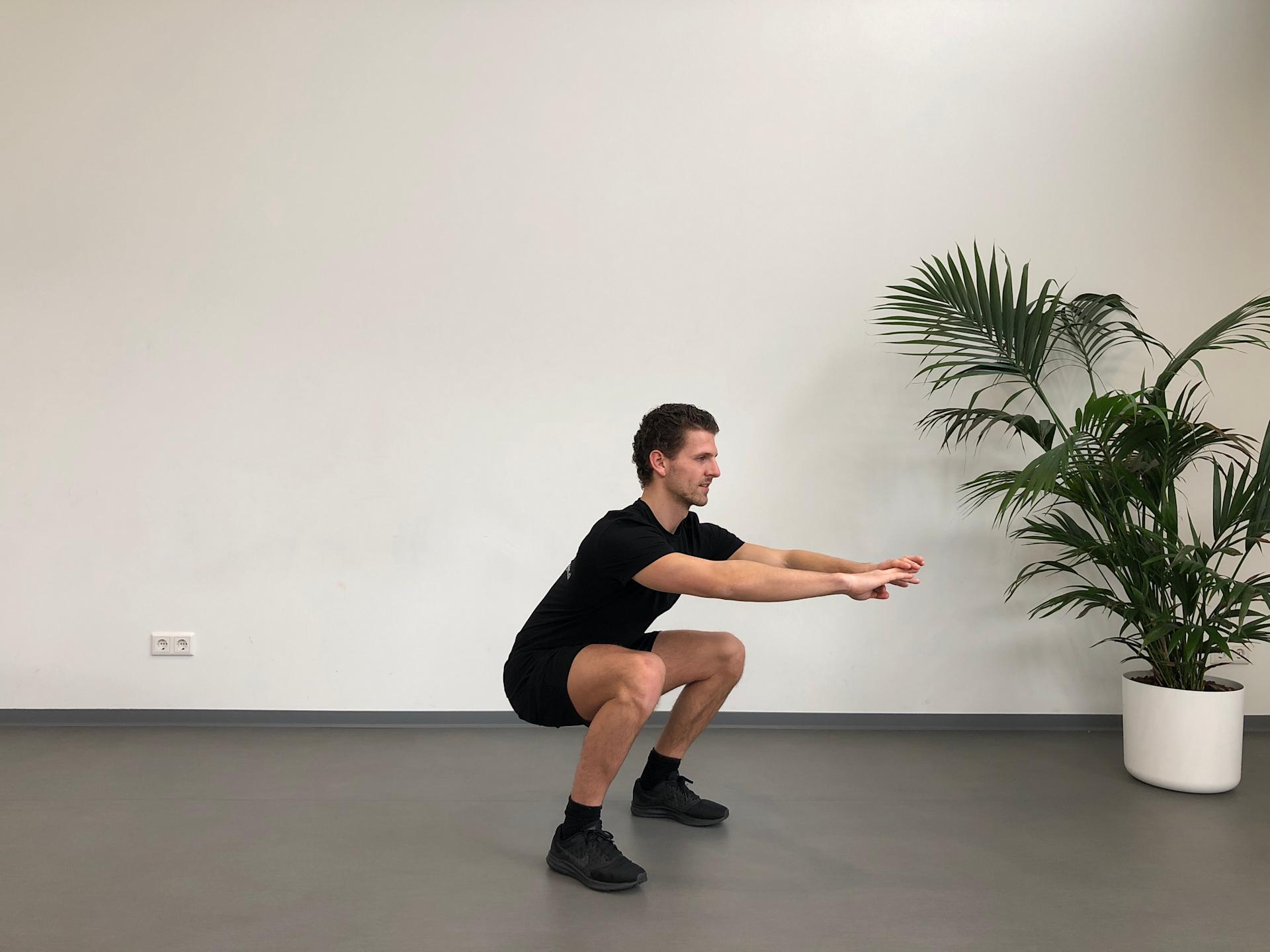 Squat Knie | Staand | Squat | Fysioefeningen.nl | Breda