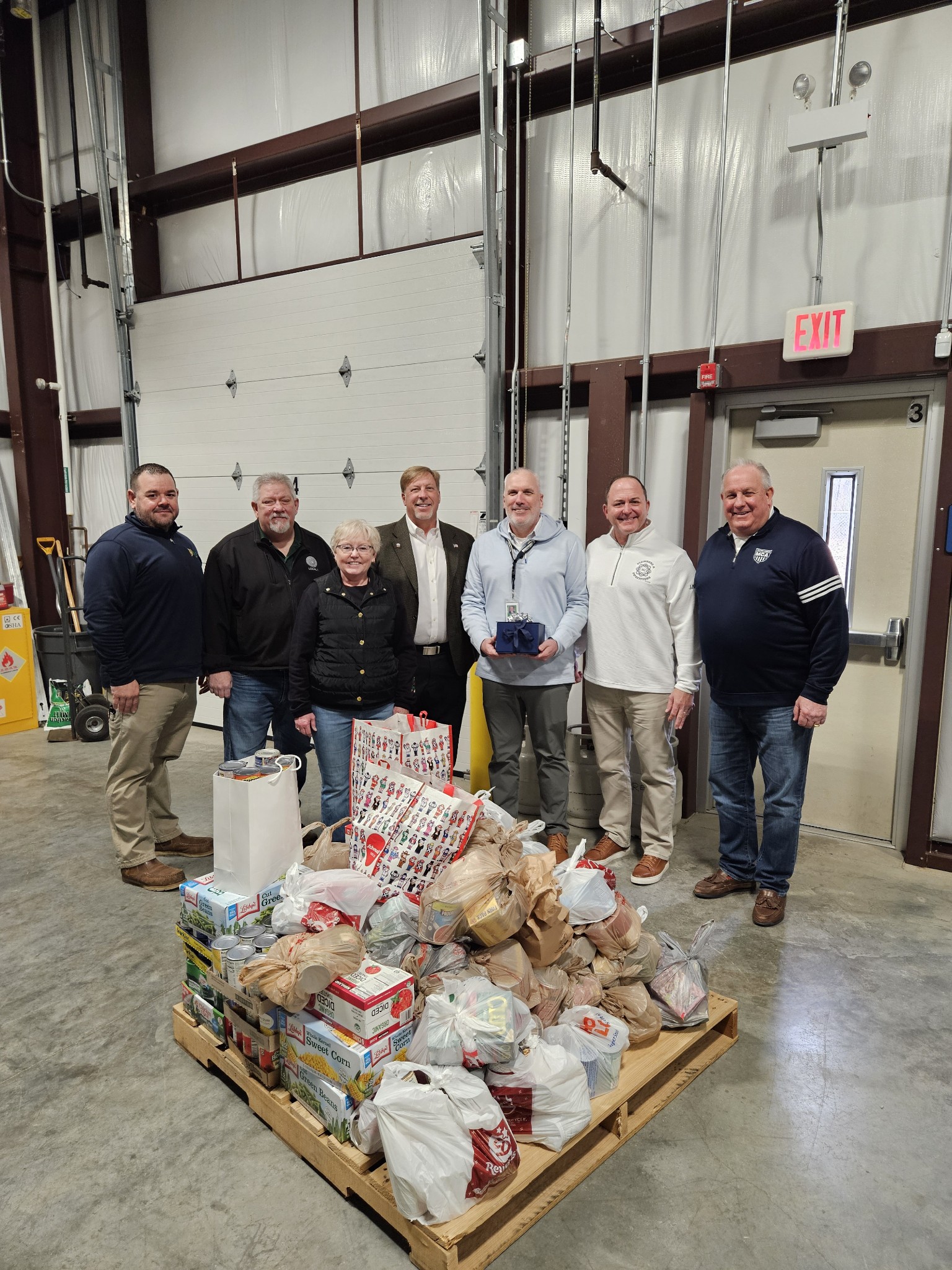 Tri-County Labor Club spreads holiday cheer to students' families at Wentzville School District