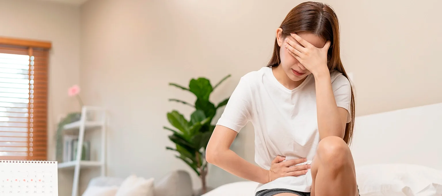 Adolescente pensando qué hacer estando en sus días