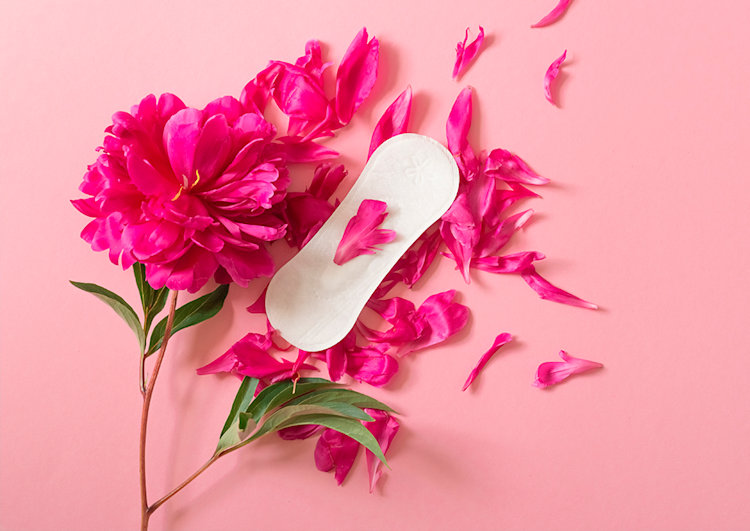 Flor con toalla sanitaria.