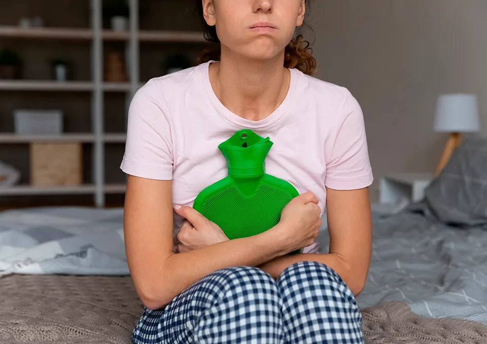 cólicas menstruais de mulheres adultas