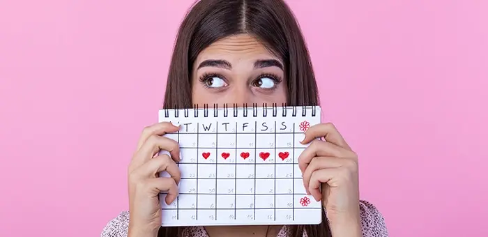 Mujer con menstruación tardía
