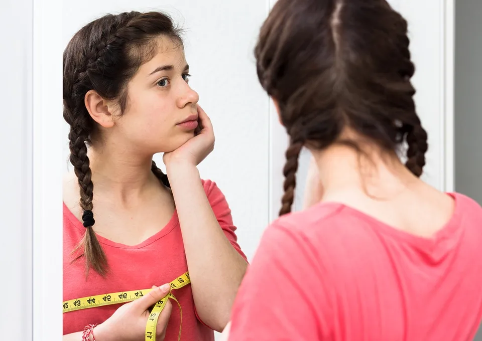 Menina confusa sobre os assuntos da puberdade