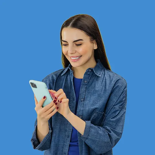 Smiling woman holding her smartphone with the text link to most read articles