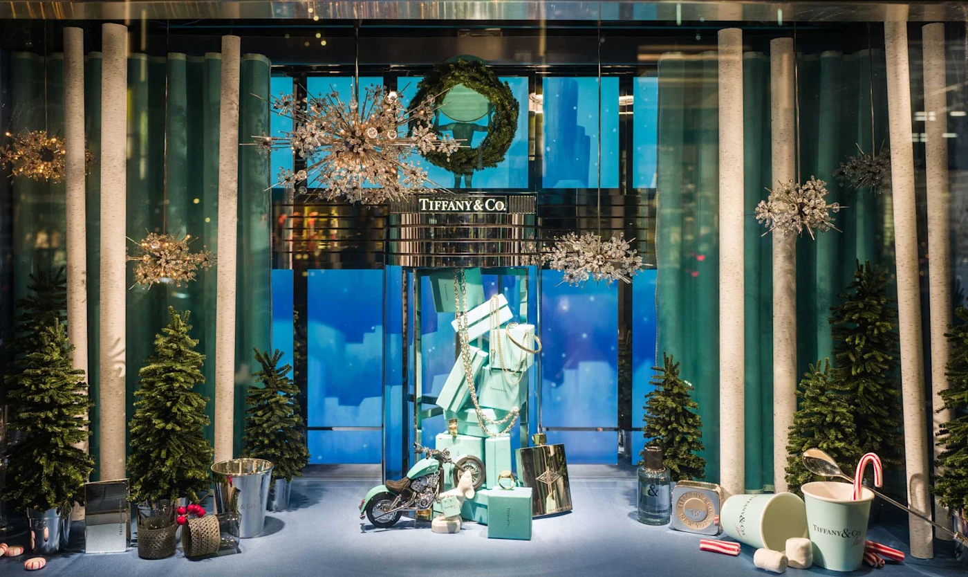 Tiffany and Company window display using custom-fabricated elements