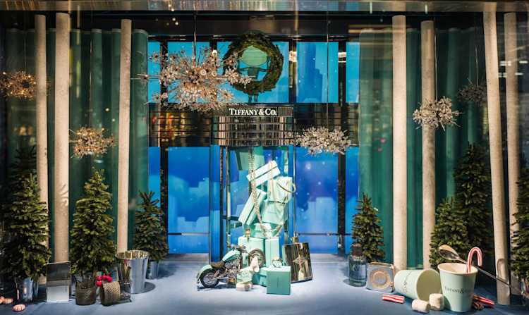 window display of tiffany & co